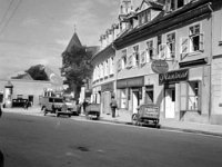 Stara Vlaška 1936. godine  Žitelji malenog sela koji su obitavali u udolini južno od zidina katedrale spominju se još davne 1198. godine kao "hospites de vico Latinorum".  Bilo je to "Latinsko selo", odnosno Laška ili Vlaška ves, koja se do 16. stoljeća izdužila u današnju staru Vlašku ulicu (od Bakačeve do Draškovićeve ulice).
